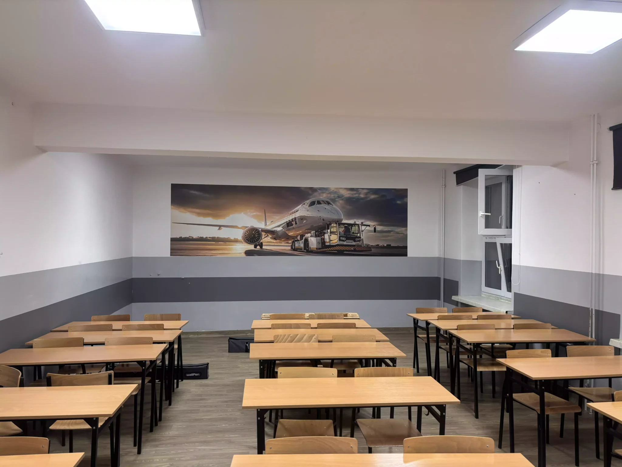 jak prezentuje się ściana w szkole po druku ściennym