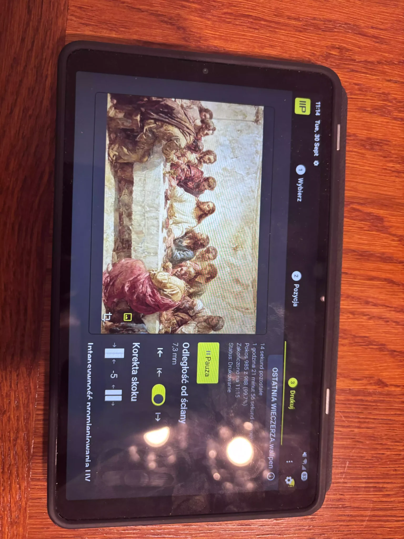 kontrola druku ściennego poprzez tablet do druku ściennego