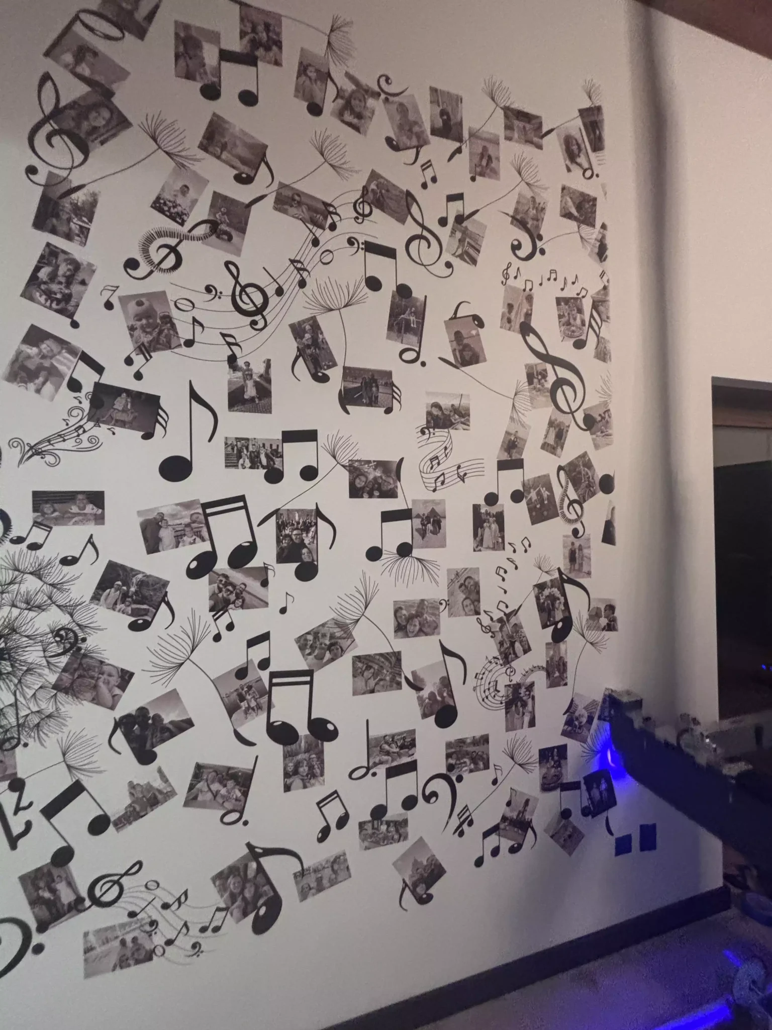mural ze zdjęć rodzinnych na ścianie Druk ścienny
