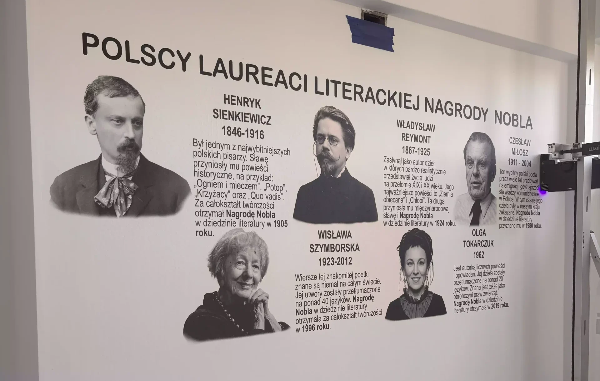 nadruk ścienny w szkole podstawowej